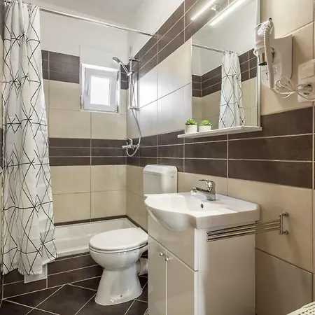 Magnificent Tango With 8 Bedrooms *