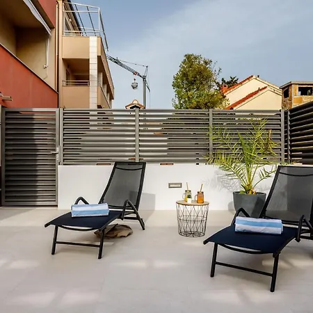 Magnificent Tango With 8 Bedrooms