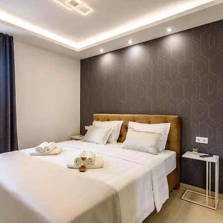 Magnificent Tango With 8 Bedrooms *