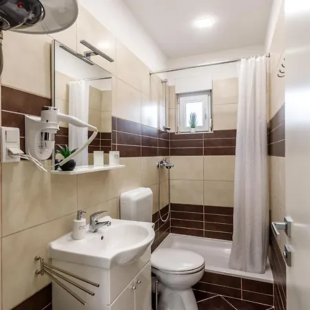 Magnificent Tango With 8 Bedrooms